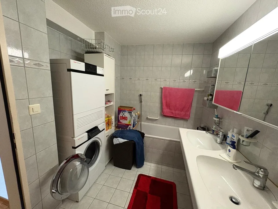 Charmant appartement 4.5 pièces avec espace de séjour et vue imprenable à Lütisburg