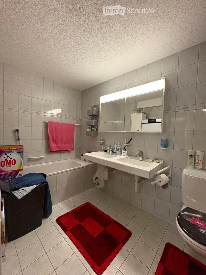 Charmant appartement 4.5 pièces avec espace de séjour et vue imprenable à Lütisburg
