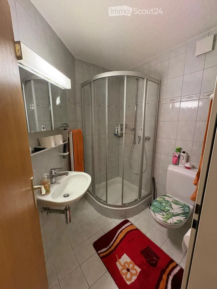 Charmant appartement 4.5 pièces avec espace de séjour et vue imprenable à Lütisburg