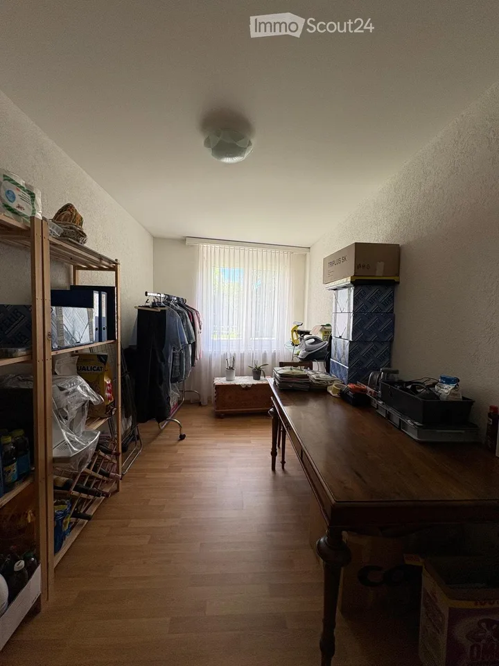Charmant appartement 4.5 pièces avec espace de séjour et vue imprenable à Lütisburg