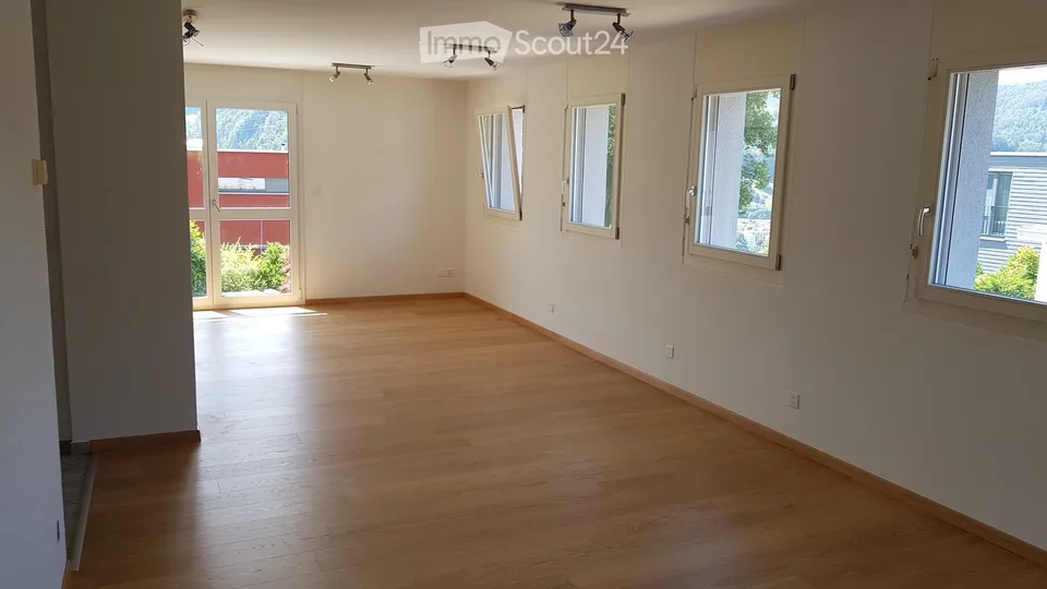Helle 3-Zimmer-Wohnung mit Balkon und Garage in Wattwil