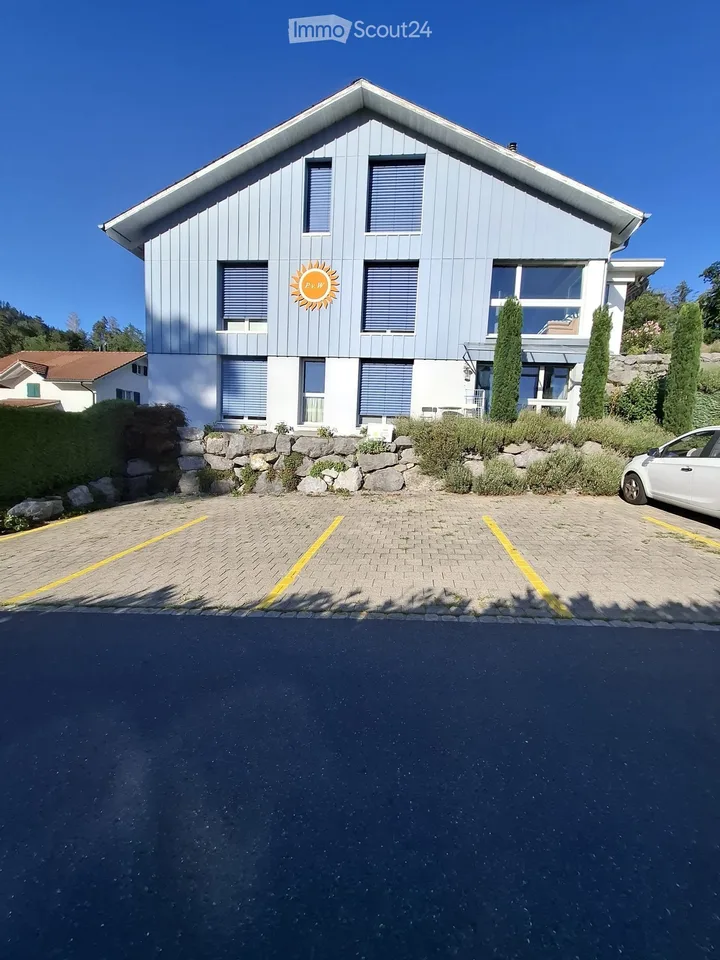 Helle 3-Zimmer-Wohnung mit Balkon und Garage in Wattwil