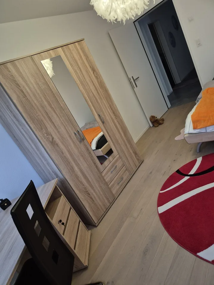Wg Zimmer an nicht raucher Tierliebende Person zu vermieten 1-2 Monate