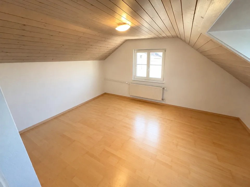 Helle & schöne 2.5 Zimmer Wohnung mit Balkon