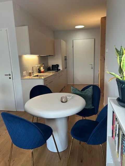 Freundliche, voll möblierte 2.5-Zimmer Wohnung (51.5 m²) mit Seesicht zur Untervermietung in Horgen Oberdorf