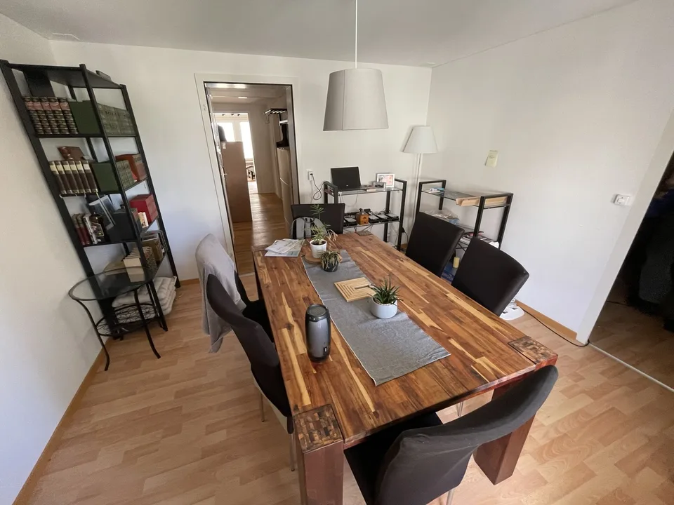 WG Zimmer in Rotmonten zuvermieten (5.5 Zimmer WG mit 2 Mitbewohner)