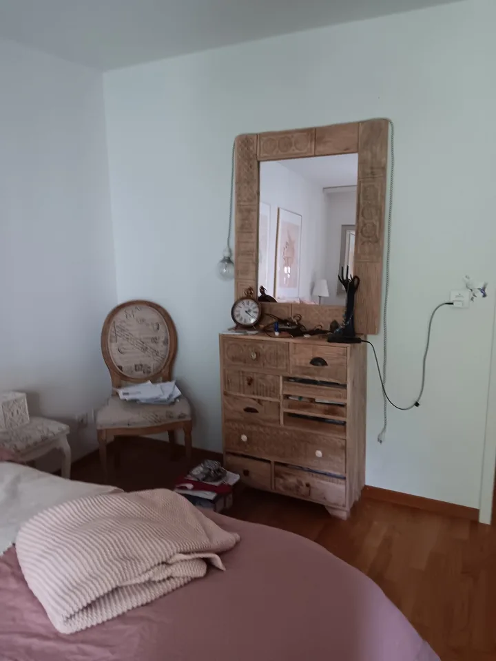 Vollständig möbliertes Schlafzimmer mit eigenem Bad Großartige Lage