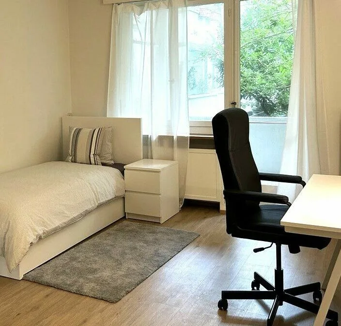 Sonniges Zimmer mit Balkon nähe Biozentrum