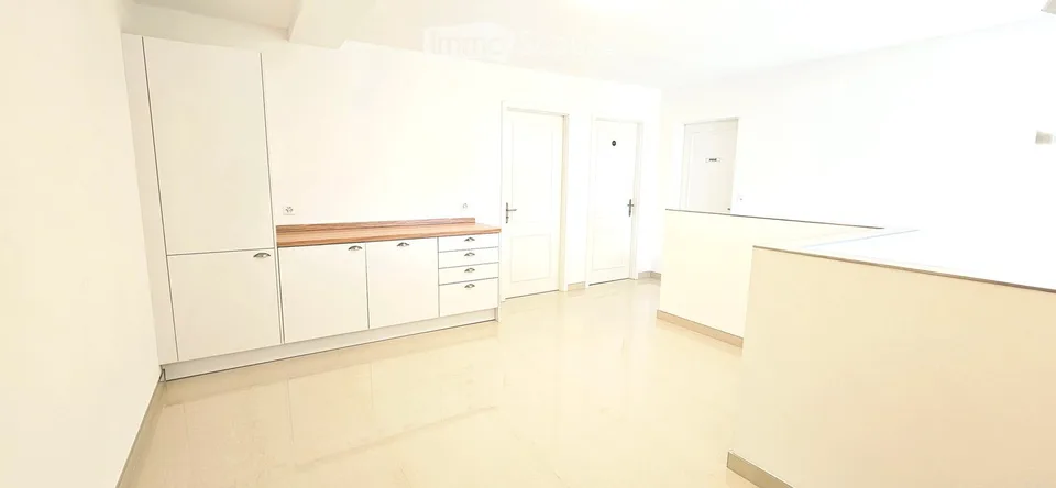 Spacieux, magnifique bureau/cabinet, 15 min de Lausanne, Morges, Yverdon avec bornes de recharge