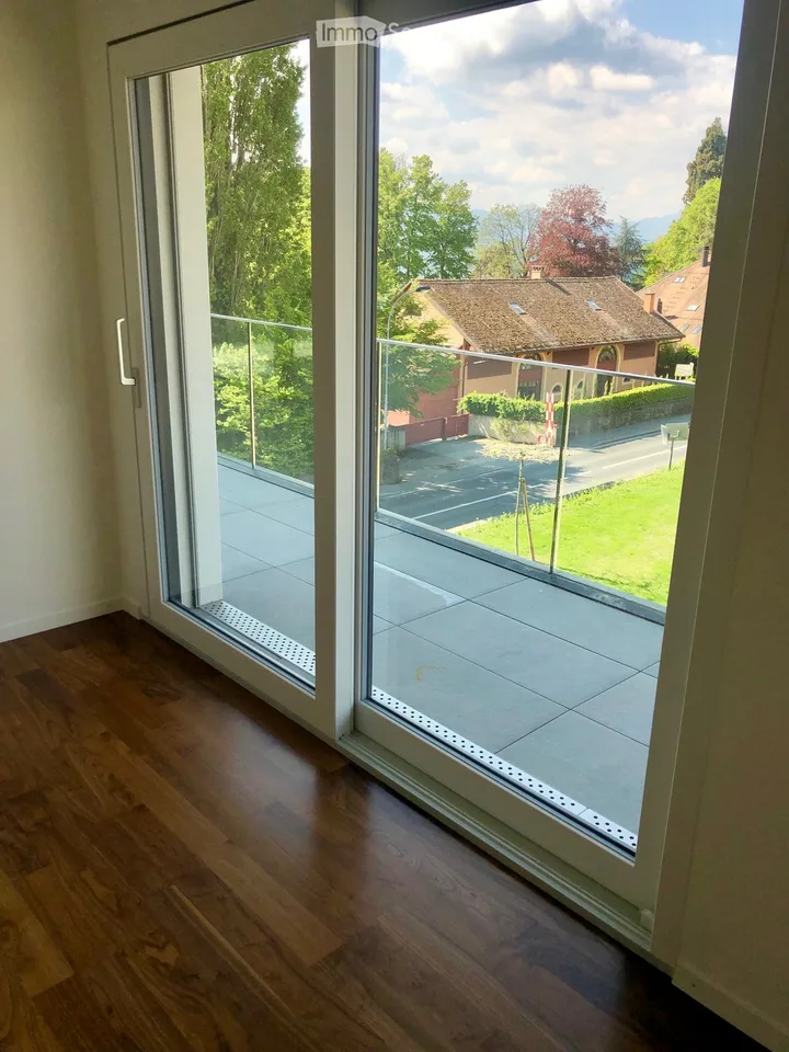 Schönes helles und geräumiges Apartment mit großer sonniger Terrasse in St-Prex