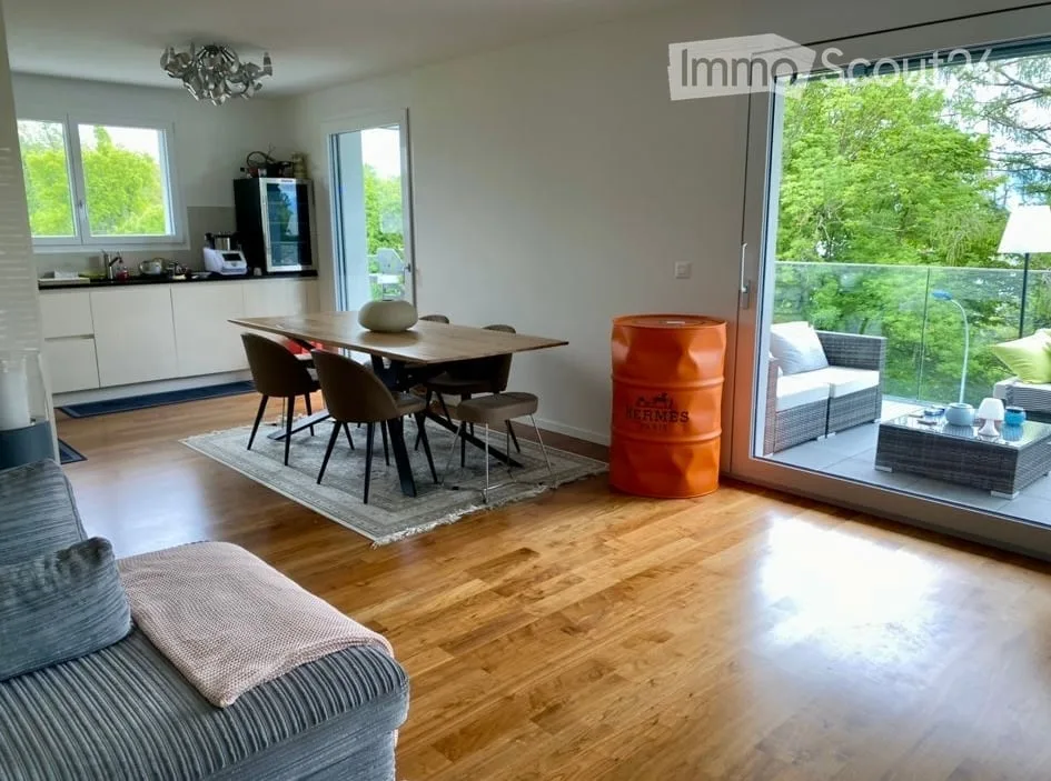 Schönes helles und geräumiges Apartment mit großer sonniger Terrasse in St-Prex