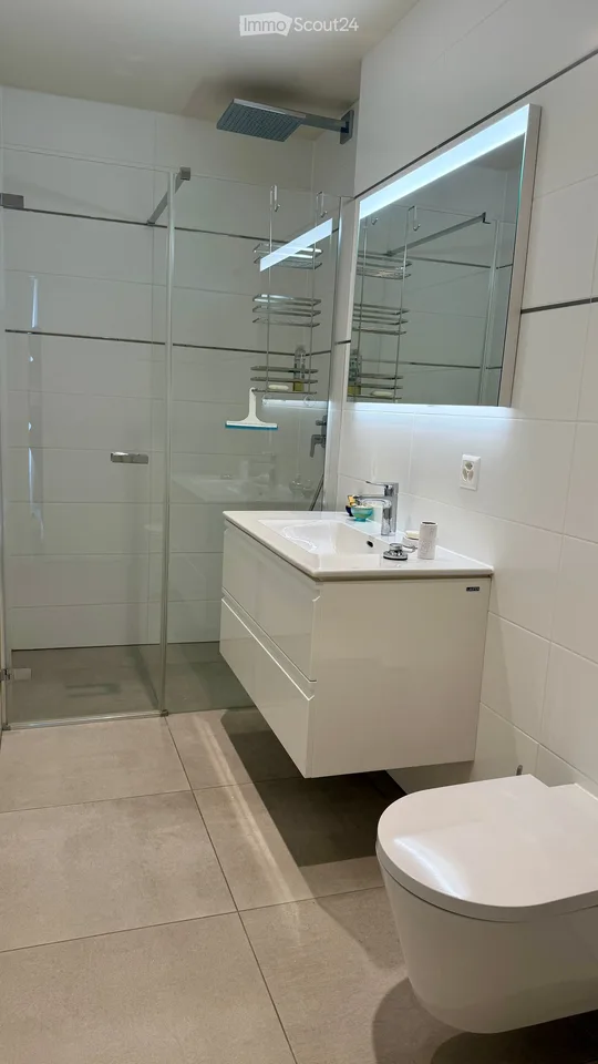 Schönes helles und geräumiges Apartment mit großer sonniger Terrasse in St-Prex