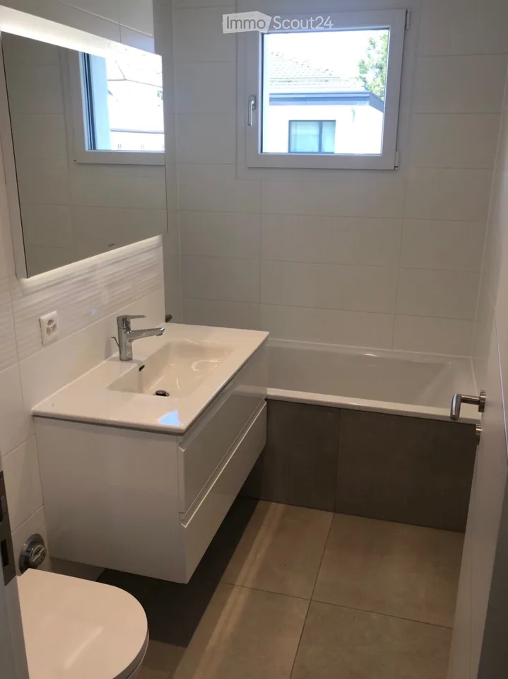 Schönes helles und geräumiges Apartment mit großer sonniger Terrasse in St-Prex