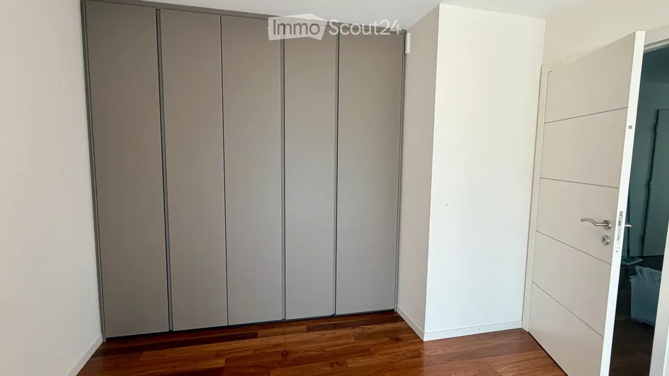 Schönes helles und geräumiges Apartment mit großer sonniger Terrasse in St-Prex
