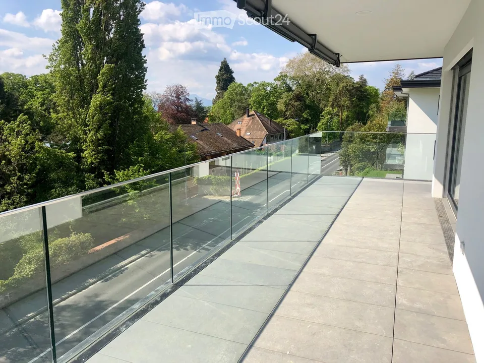 Schönes helles und geräumiges Apartment mit großer sonniger Terrasse in St-Prex