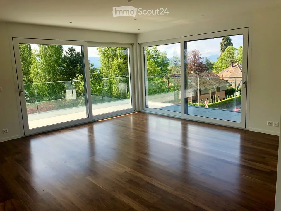 Superbe appartement lumineux et spacieux avec grand balcon ensoleillé à St-Prex