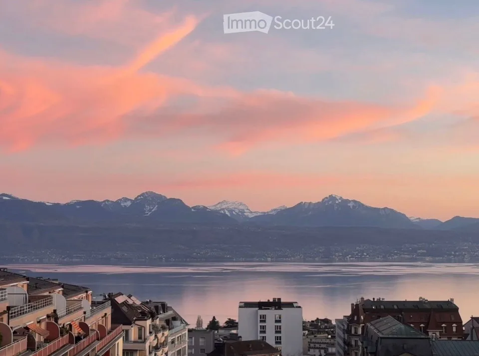 Magnifique appartement lumineux, avec vue lac, cachet et parquet, en face du CHUV