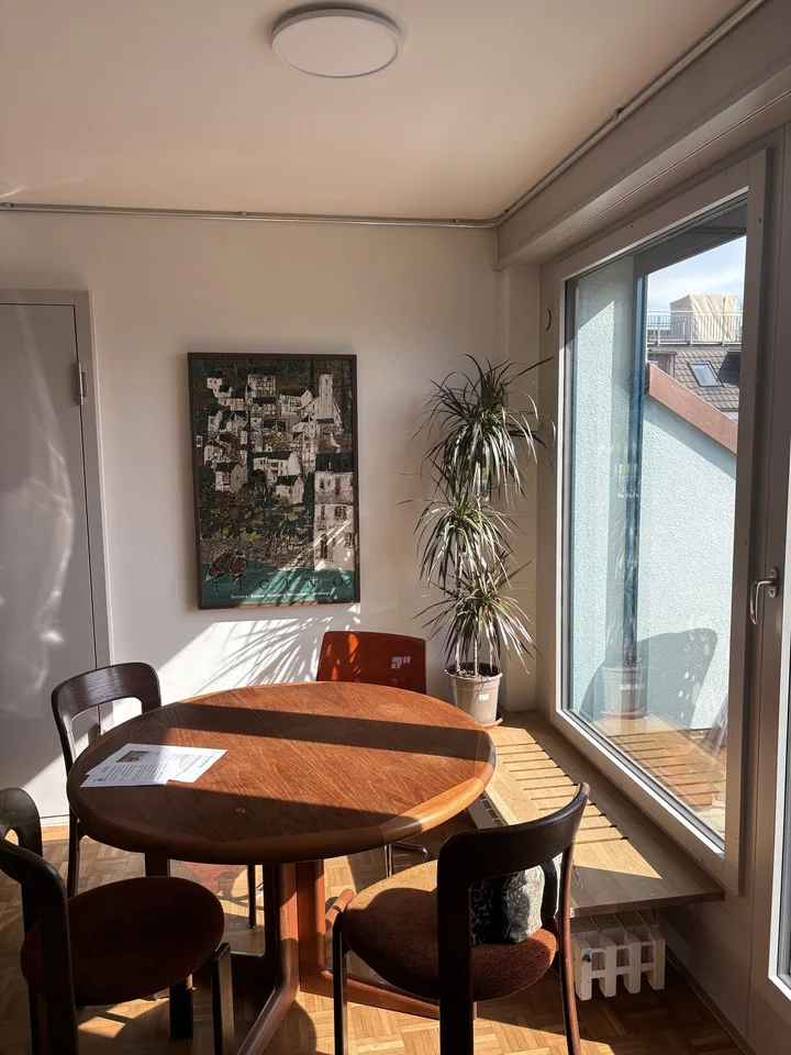 Grosses Zimmer mit eigenem Balkon in 96 m² Wohnung | Kreis 4 | < 10 Min. zum HB