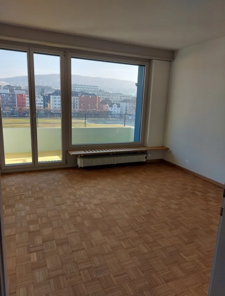 Grande chambre avec balcon privé dans un appartement de 96 m² | Quartier 4 | < 10 minutes à pied de la gare centrale