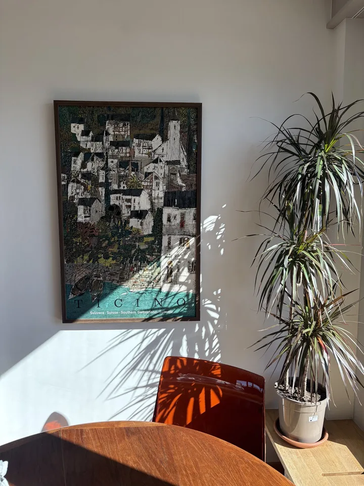 Grande chambre avec balcon privé dans un appartement de 96 m² | Quartier 4 | < 10 minutes à pied de la gare centrale