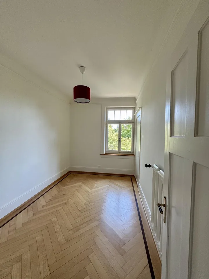 Helles Zimmer mit eigenem Büro in schöner Altbau-WG, Kreis 6, nähe ETH