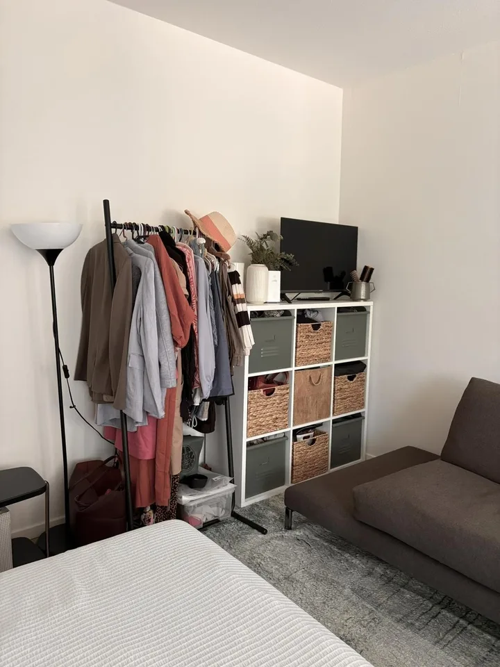 Perfectly located lakeside studio and balcony, available until end September 2027 furnished/part-furnished