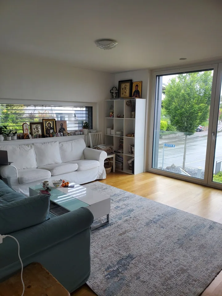 The bright extra large WG Zimmer with on suite bathroom, excellent location