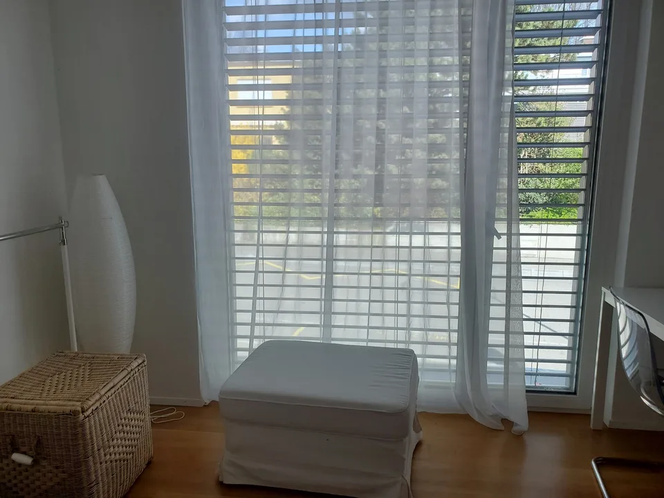 The bright extra large WG Zimmer with on suite bathroom, excellent location