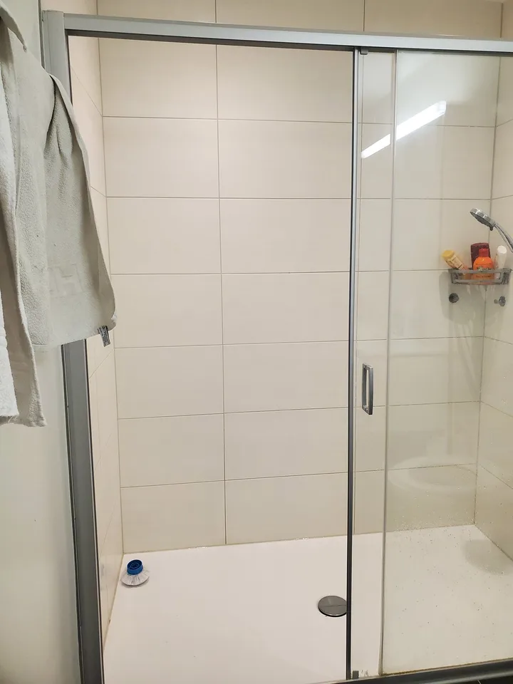 The bright extra large WG Zimmer with on suite bathroom, excellent location