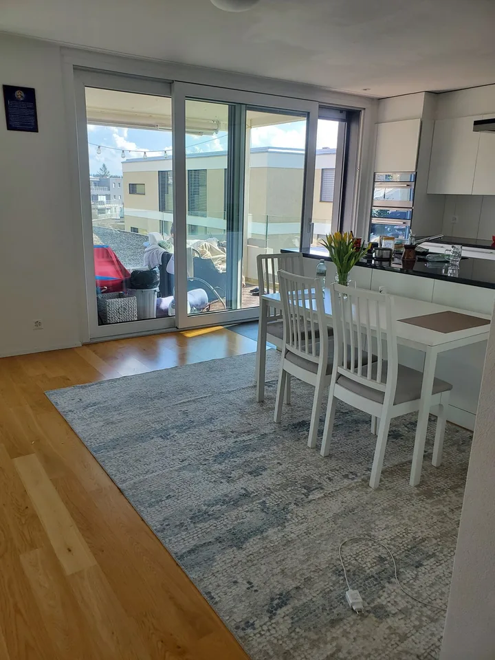 The bright extra large WG Zimmer with on suite bathroom, excellent location