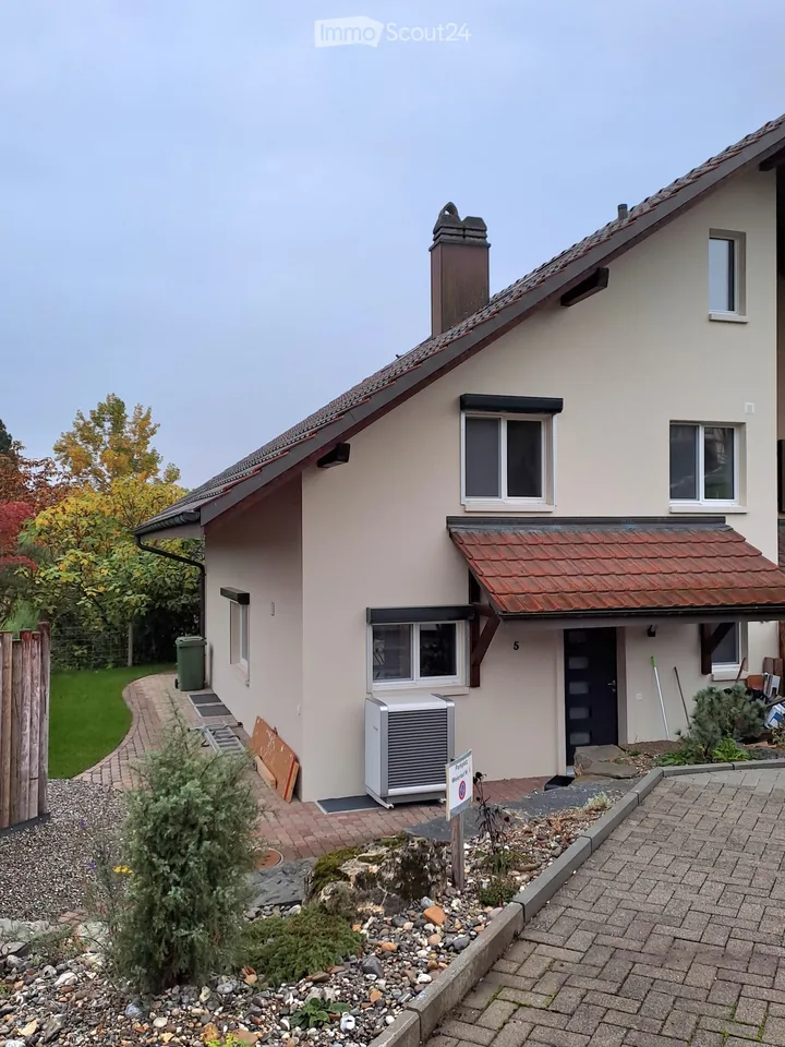 Renoviertes Doppeleinfamilienhaus an attraktiver Lage