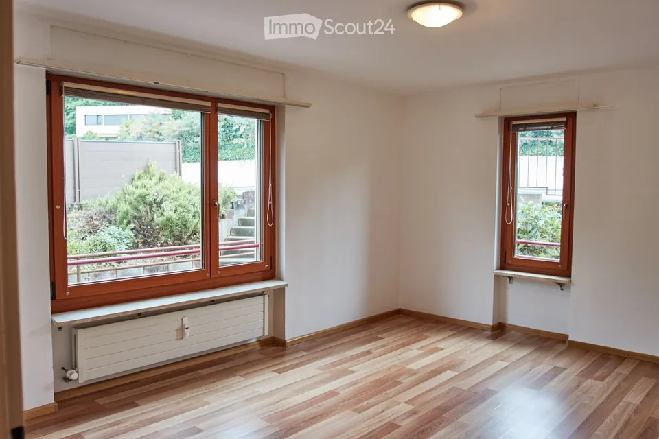 Grosszügige Wohnung mit Wintergarten, Cheminee und traumhafter Aussicht