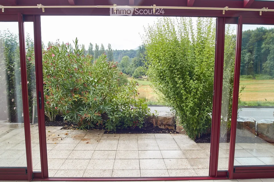 Grosszügige Wohnung mit Wintergarten, Cheminee und traumhafter Aussicht