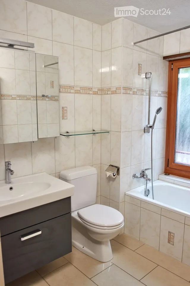 Grosszügige Wohnung mit Wintergarten, Cheminee und traumhafter Aussicht