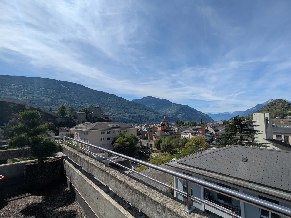 2,5 Zimmer mit Terrasse im Zentrum von Sion