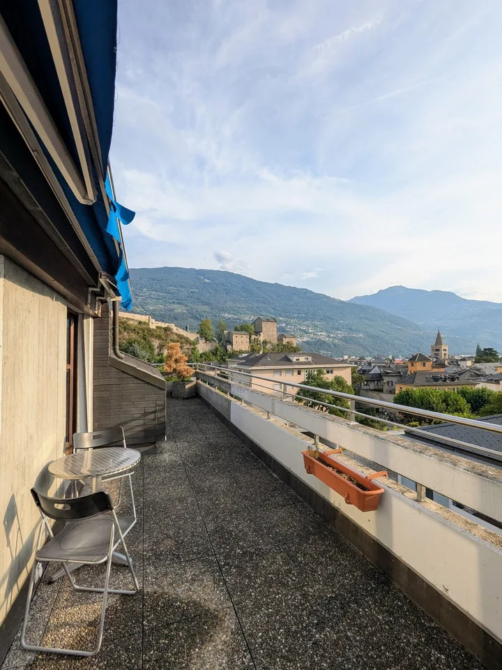 2,5 Zimmer mit Terrasse im Zentrum von Sion