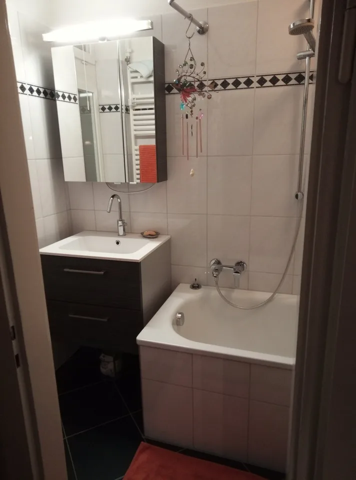 Sunny and quiet room - women only