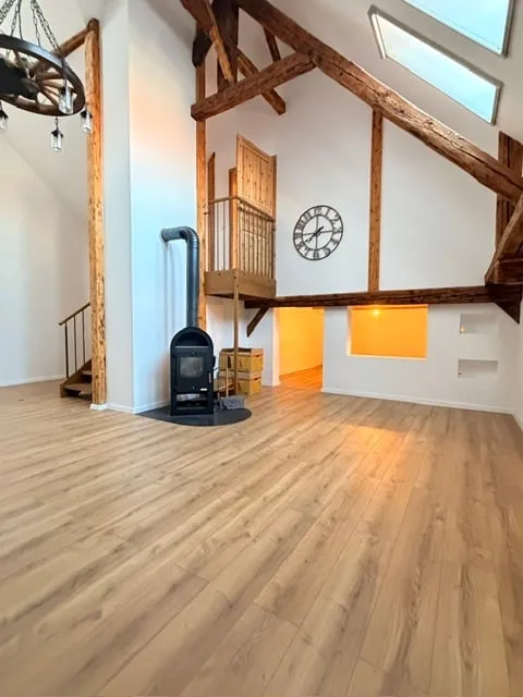 Vivre avec du caractère – appartement-maisonnette de 3,5 pièces en mansarde