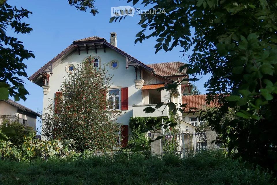 Wohnen direkt an der Aare in denkmalgeschützter Fabrikantenvilla