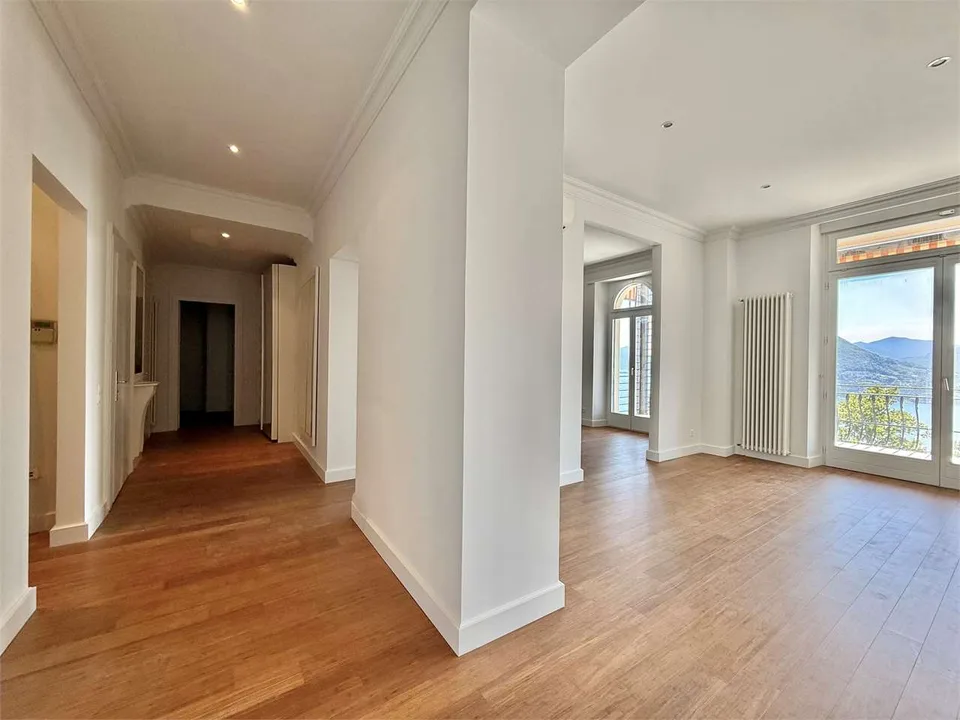 Appartamento di 5,5 locali con vista lago e piscina a Lugano Ruviglian