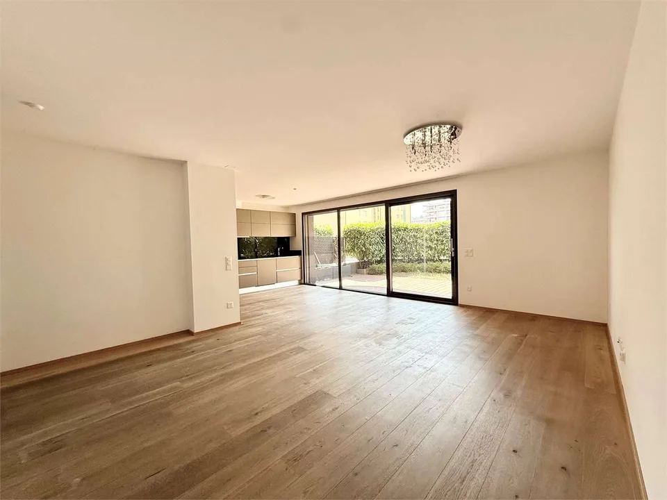 Luxury apartment, 4.5 rooms with large private garden in Pregas