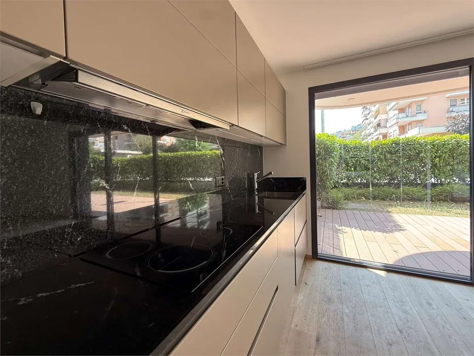 Appartamento di lusso, 4,5 locali con grande giardino privato a Pregas