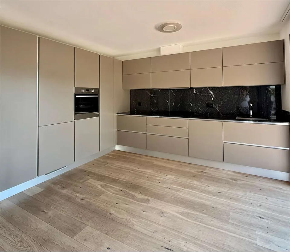 Luxury apartment, 4.5 rooms with large private garden in Pregas