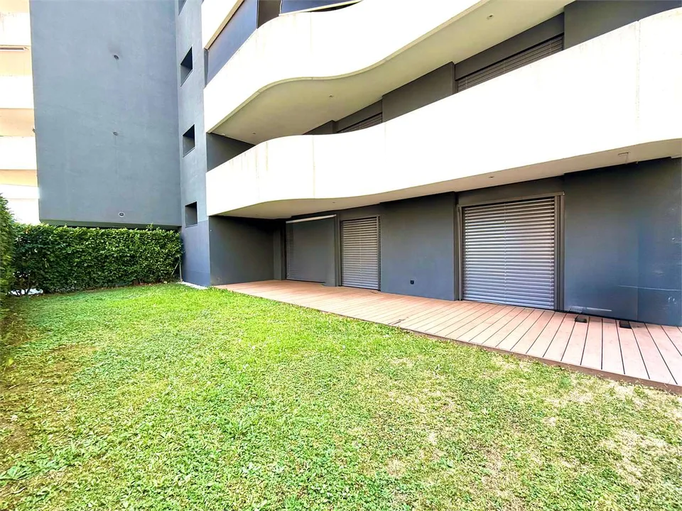 Luxury apartment, 4.5 rooms with large private garden in Pregas
