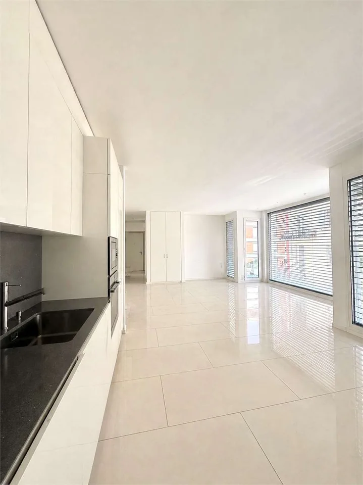 Appartamento moderno di 3.5 locali con balcone in affitto a due passi
