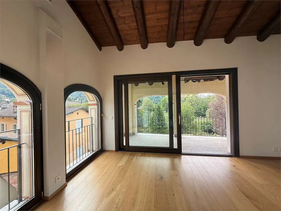 Atticapartment mit 5,5 Zimmern, Terrasse und privatem Garten in O
