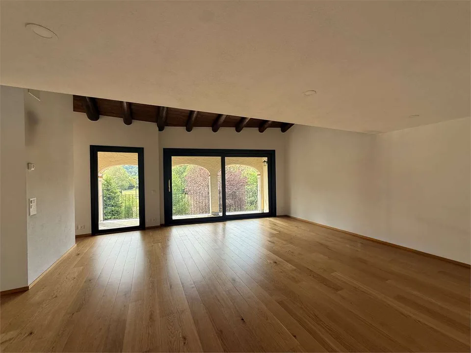 Atticapartment mit 5,5 Zimmern, Terrasse und privatem Garten in O