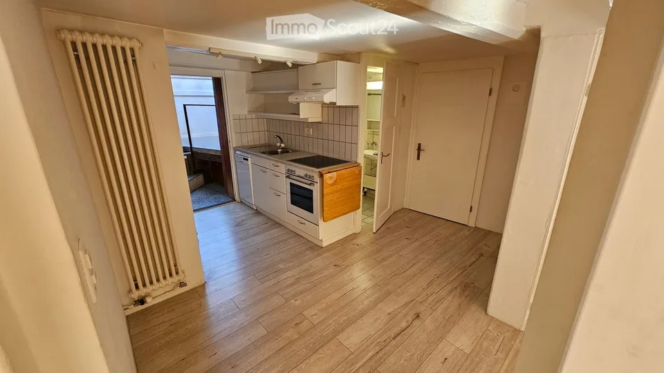 Charming apartment between Dorfgasse and Rebberg (3.5 rooms plus attic, winter garden, garden seat)