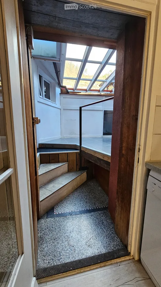 Charming apartment between Dorfgasse and Rebberg (3.5 rooms plus attic, winter garden, garden seat)