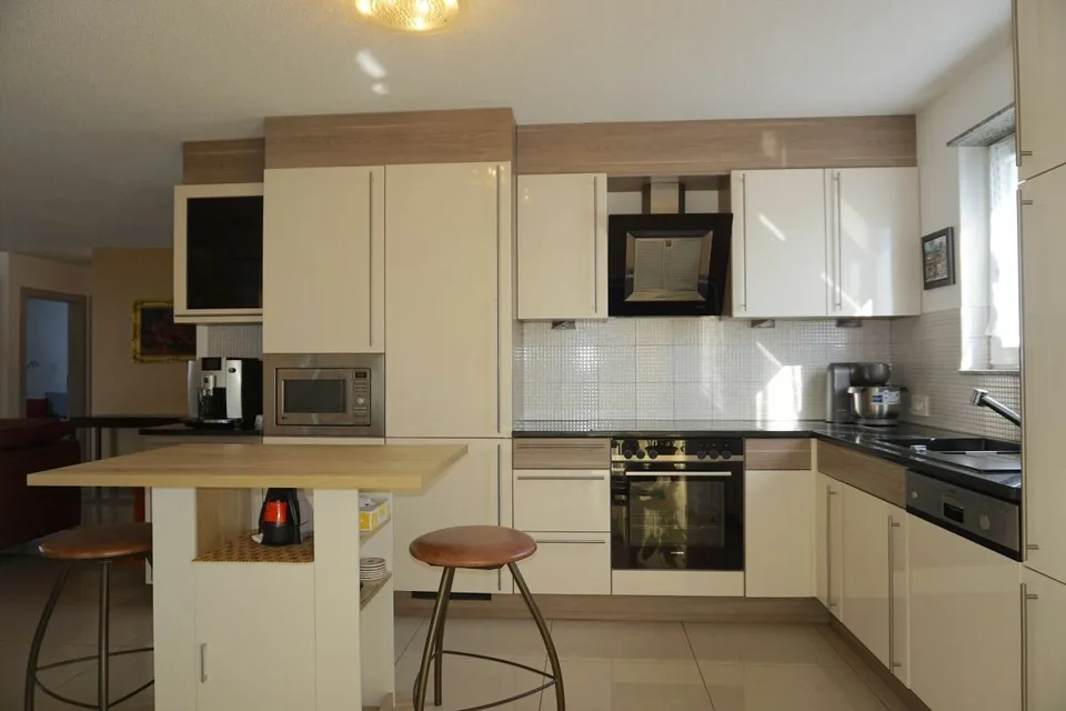 ARI-262 - Magnificent ground floor with 5.5 rooms in a two-unit house